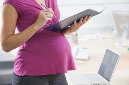 Сроки назначения и выплаты пособия по беременности и родам